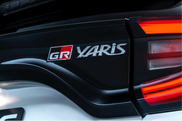 Logo v Toyote Yaris